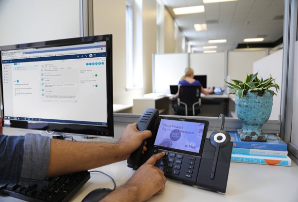 آشنایی با مرکز تماس Mitel (MiContact Center)
